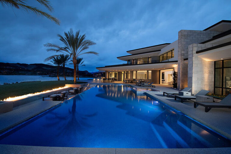 modern-house-with-swimming-pool-architecture-270419-644-01-800x533-AUTOx640.fit